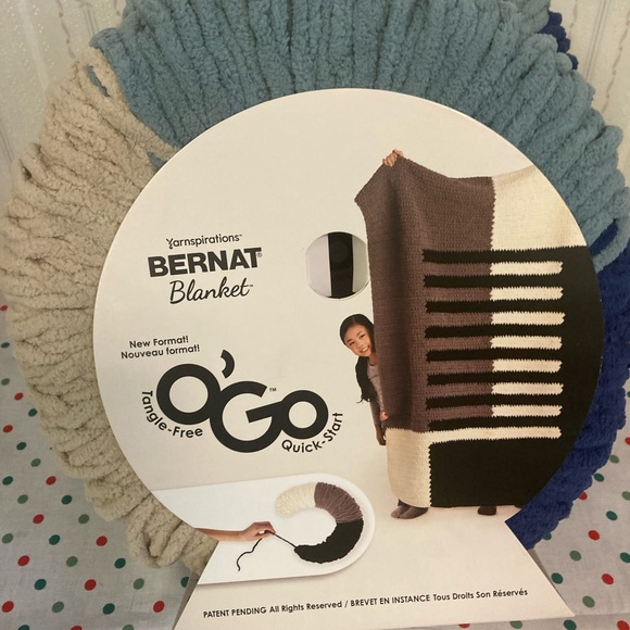 NIW Yarnspiration Bernat Blanket OGO Yarn - Picture 1 of 6